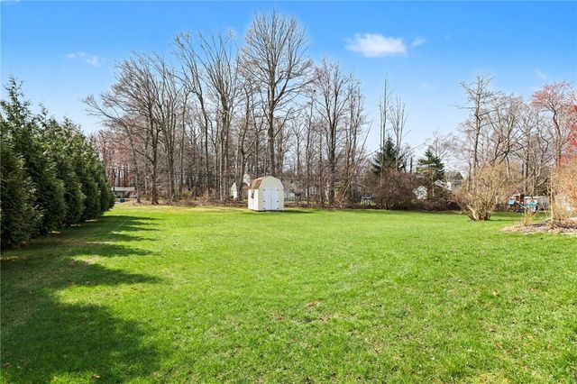 921 Basswood Dr, Webster, NY 14580