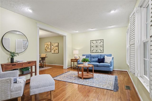 921 Basswood Dr, Webster, NY 14580