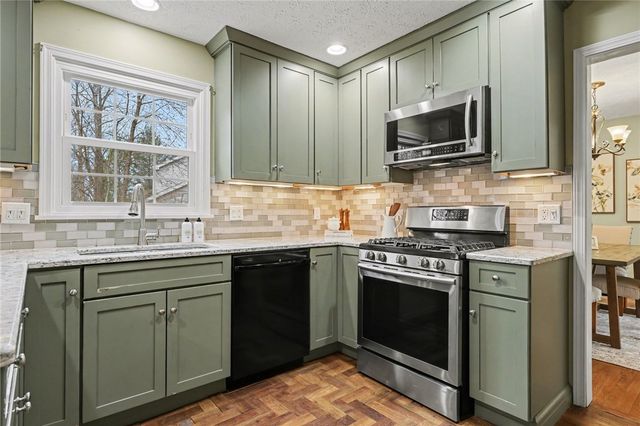 921 Basswood Dr, Webster, NY 14580