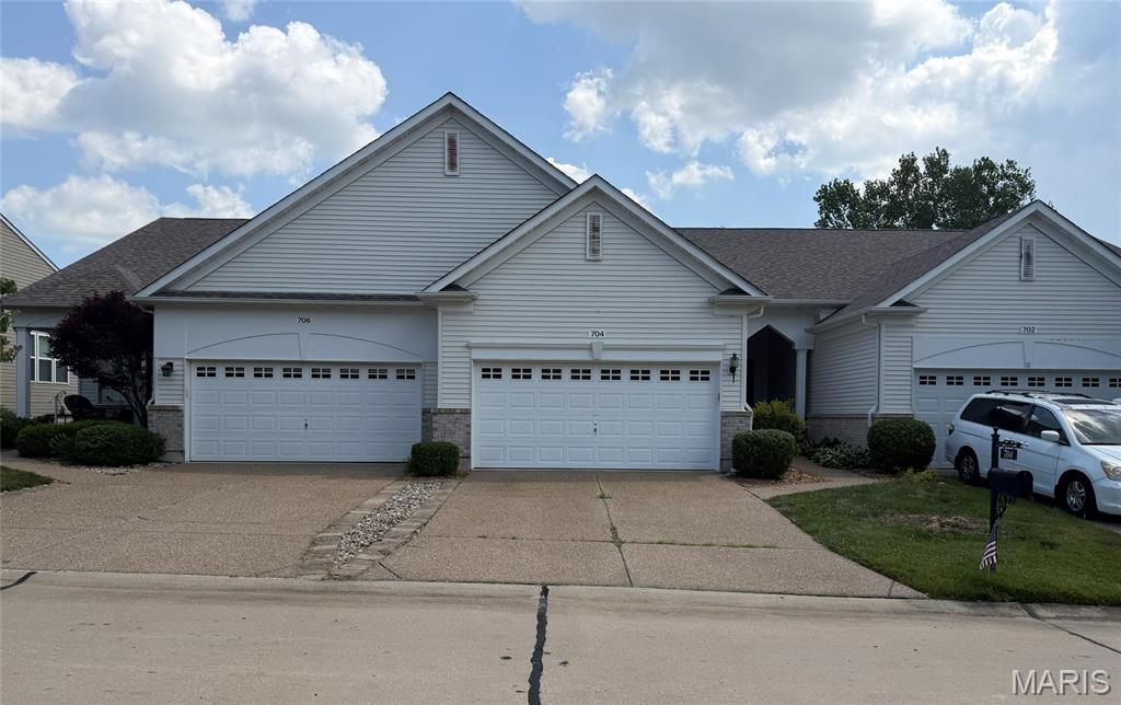 704 Harrier Drive V, Lake St Louis, MO 63367
