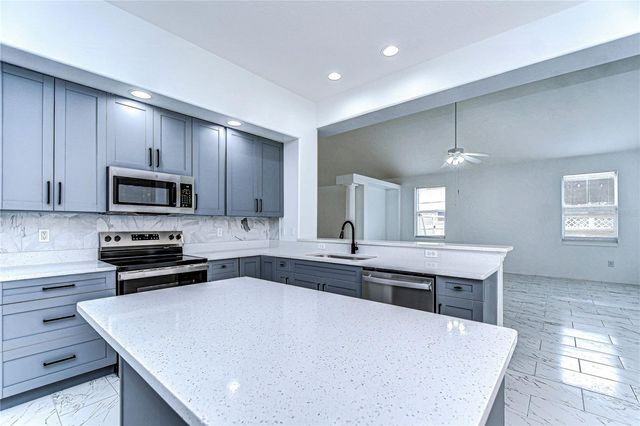 5103 ASHCREST COURT, Tampa, FL 33647