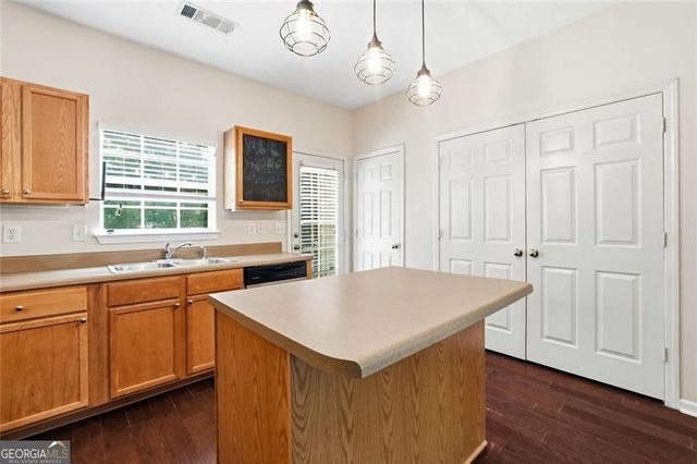 2086 Del Lago Circle, Kennesaw, GA 30152
