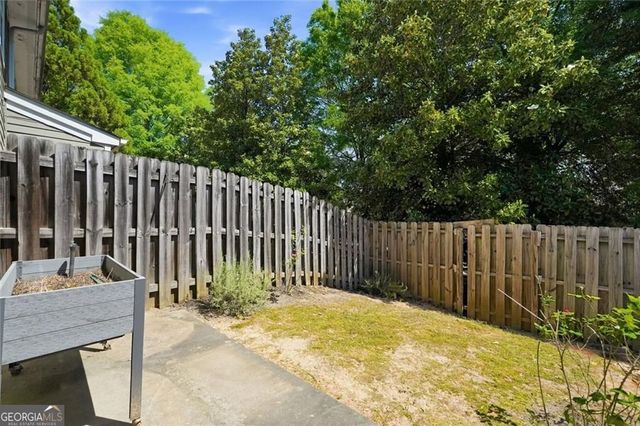 2086 Del Lago Circle, Kennesaw, GA 30152