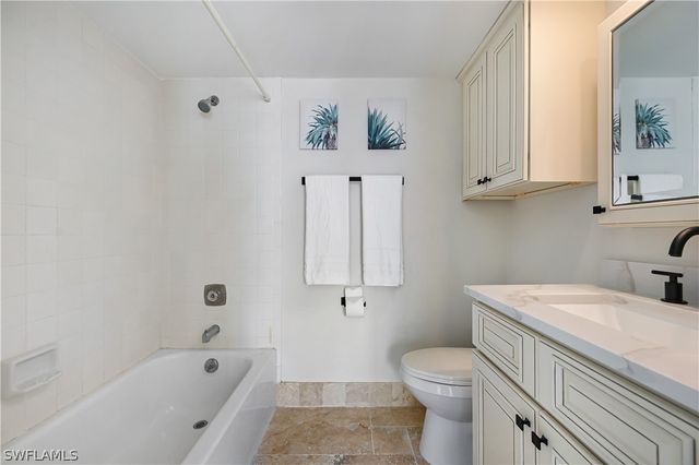 190 Pebble Beach BLVD 202, Naples, FL 34113