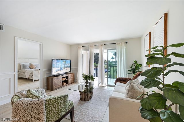 190 Pebble Beach BLVD 202, Naples, FL 34113