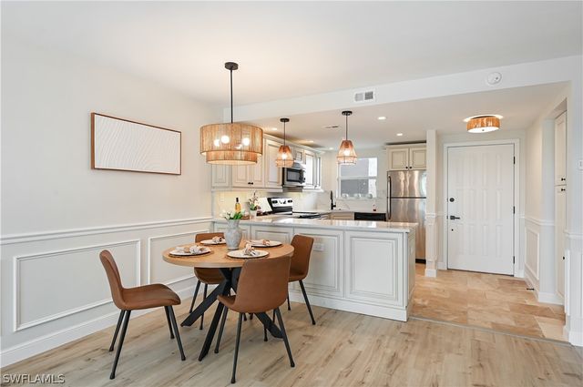 190 Pebble Beach BLVD 202, Naples, FL 34113