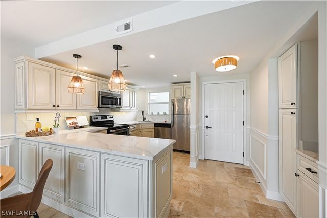 190 Pebble Beach BLVD 202, Naples, FL 34113