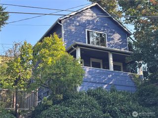 708 N 38th Street #1, Seattle, WA 98103