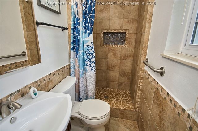 4926 Dempsey Drive, Charleston, WV 25313