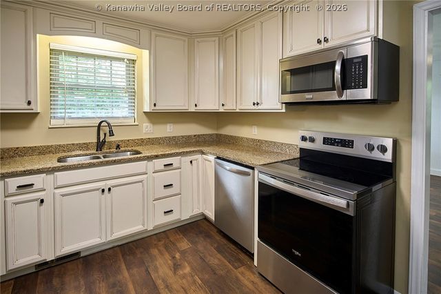 4926 Dempsey Drive, Charleston, WV 25313