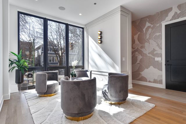1418 W Warner Avenue, Chicago, IL 60613