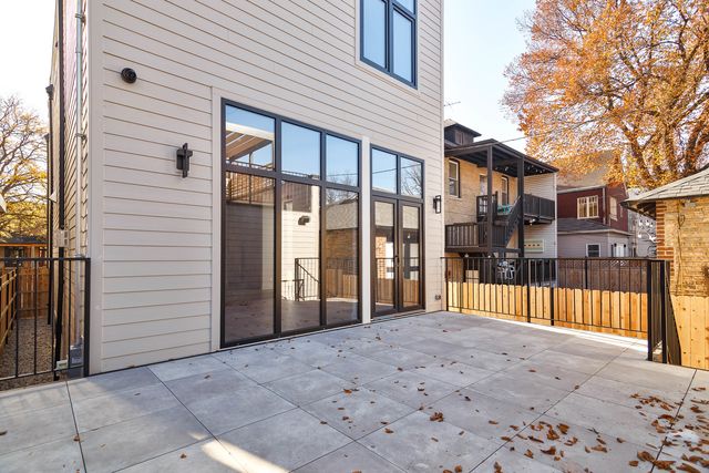 1418 W Warner Avenue, Chicago, IL 60613