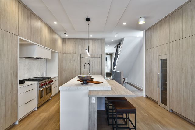 1418 W Warner Avenue, Chicago, IL 60613