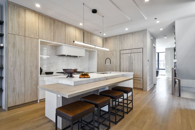 1418 W Warner Avenue, Chicago, IL 60613