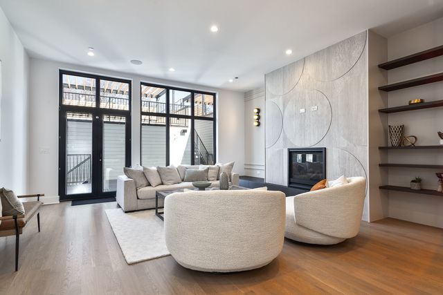 1418 W Warner Avenue, Chicago, IL 60613