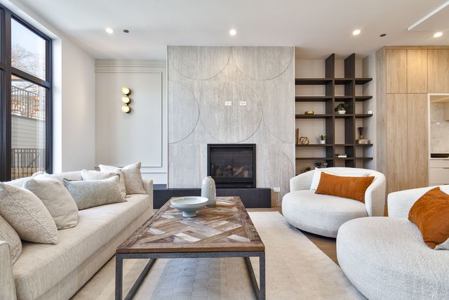 1418 W Warner Avenue, Chicago, IL 60613