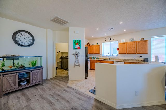 240 Rio Chama Circle SW, Los Lunas, NM 87031