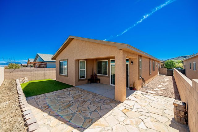 240 Rio Chama Circle SW, Los Lunas, NM 87031