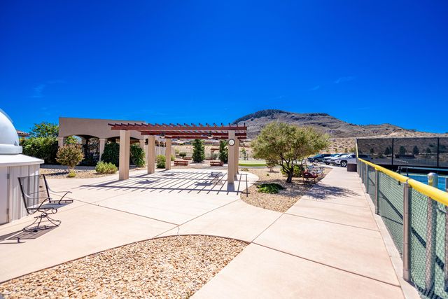 240 Rio Chama Circle SW, Los Lunas, NM 87031