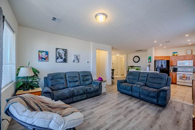 240 Rio Chama Circle SW, Los Lunas, NM 87031