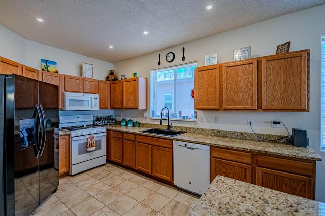 240 Rio Chama Circle SW, Los Lunas, NM 87031