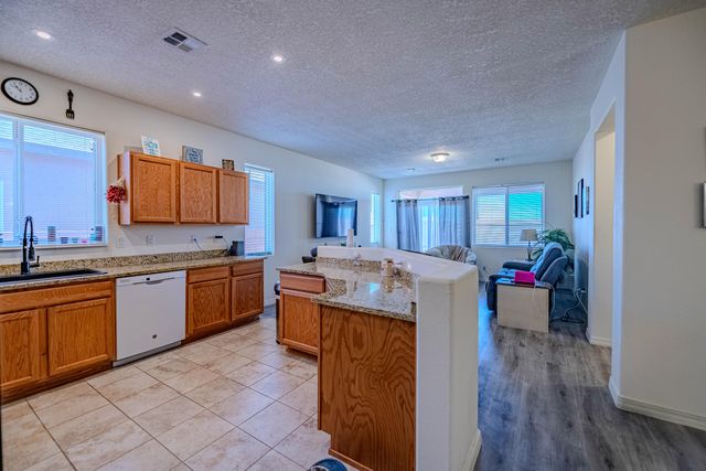 240 Rio Chama Circle SW, Los Lunas, NM 87031