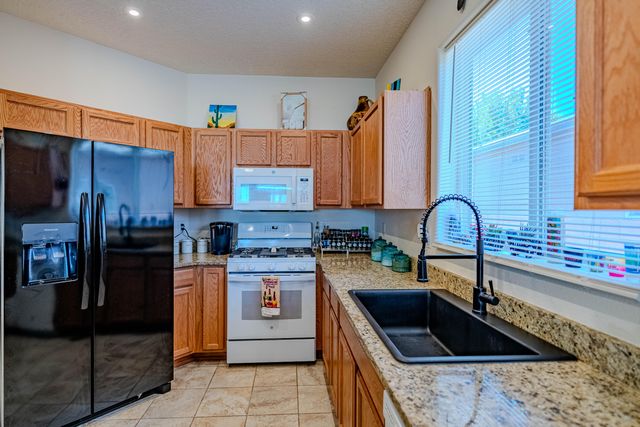 240 Rio Chama Circle SW, Los Lunas, NM 87031