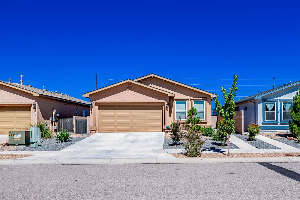 240 Rio Chama Circle SW, Los Lunas, NM 87031
