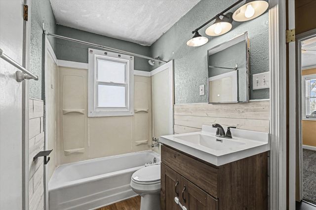 130 E OO, Hallsville, MO 65255