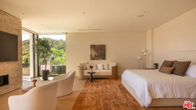 16988 Strawberry Drive, Los Angeles, CA 91436