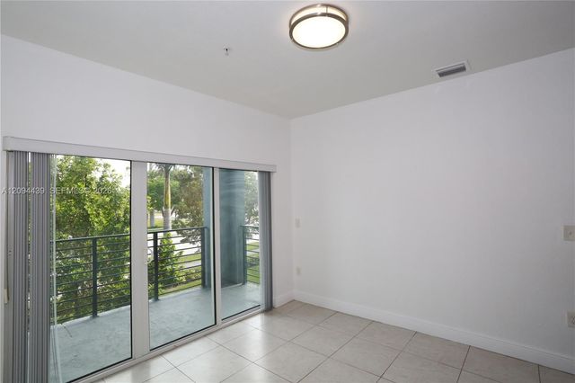 6001 NW 182 Lane 301, Hialeah, FL 33015