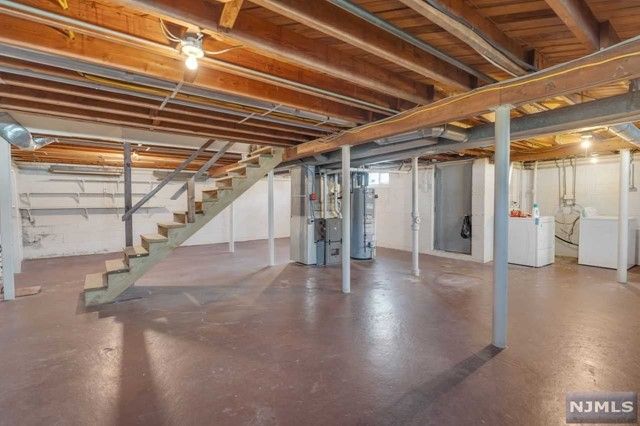 23 South Drive, Rochelle Park, NJ 07662