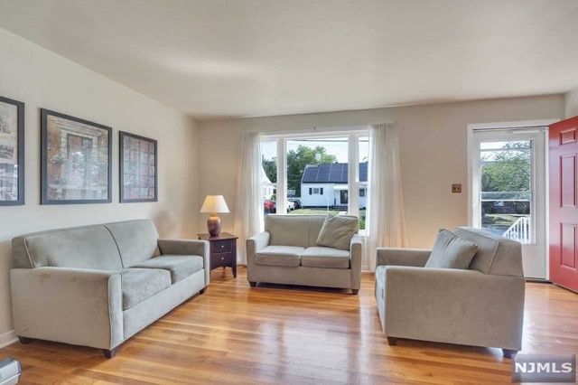23 South Drive, Rochelle Park, NJ 07662