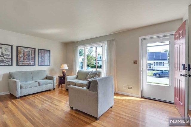 23 South Drive, Rochelle Park, NJ 07662