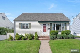 23 South Drive, Rochelle Park, NJ 07662