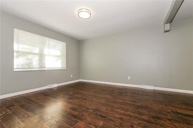 404 Keystone Court, Blue Springs, MO 64014