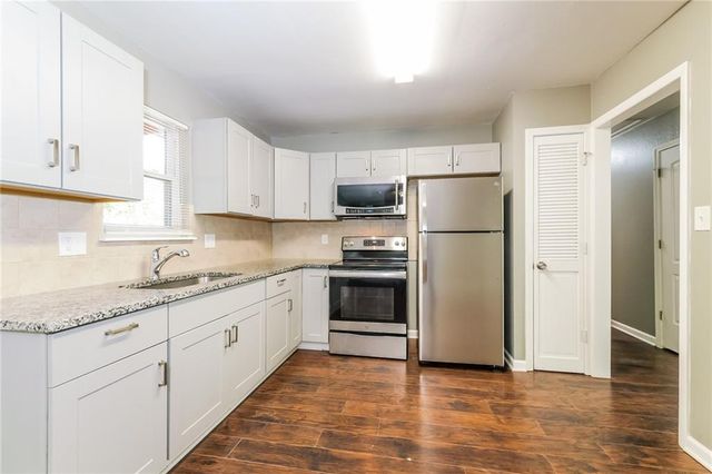 404 Keystone Court, Blue Springs, MO 64014