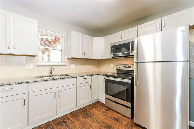 404 Keystone Court, Blue Springs, MO 64014