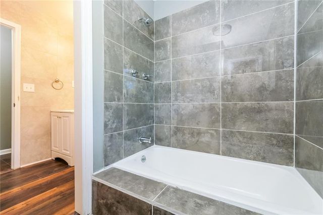 404 Keystone Court, Blue Springs, MO 64014