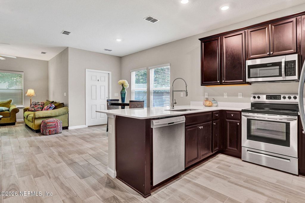 7365 PALM HILLS Drive, Jacksonville, FL 32244