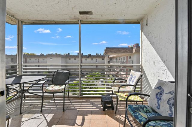 721 Lori Drive 313, Palm Springs, FL 33461