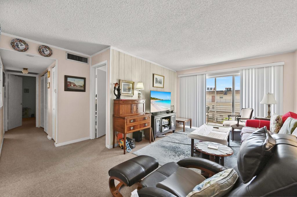 721 Lori Drive 313, Palm Springs, FL 33461