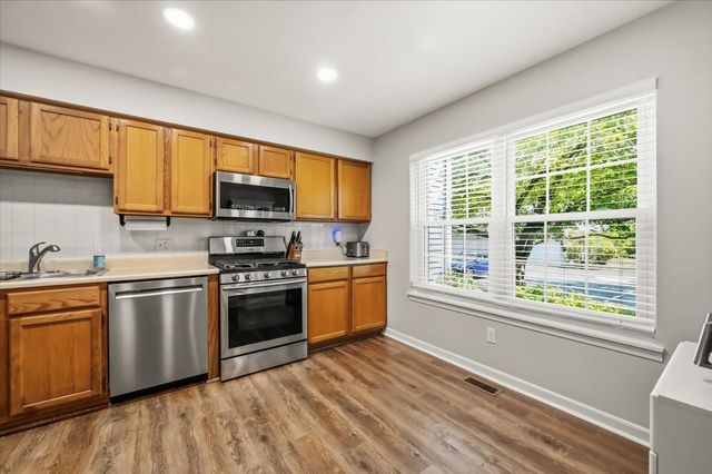 1342 Arlington Court, Geneva, IL 60134