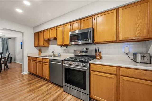 1342 Arlington Court, Geneva, IL 60134