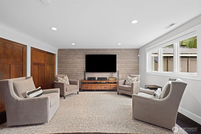 6599 170th Place SE, Bellevue, WA 98006