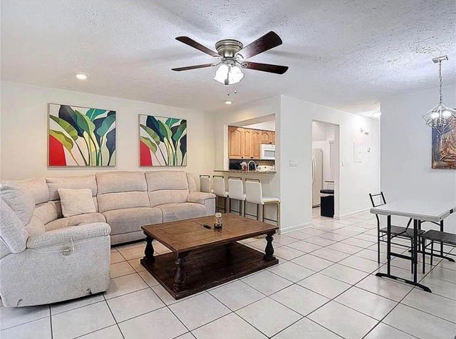 10131 LAKE OAK CIRCLE, Tampa, FL 33624