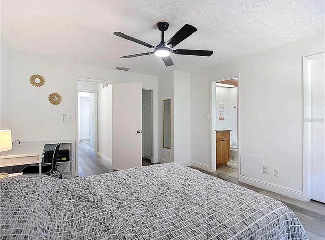 10131 LAKE OAK CIRCLE, Tampa, FL 33624