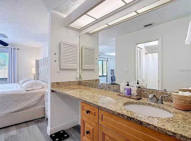 10131 LAKE OAK CIRCLE, Tampa, FL 33624