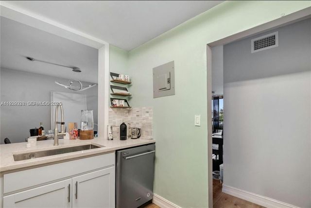 7173 Orange Dr 214B, Davie, FL 33314