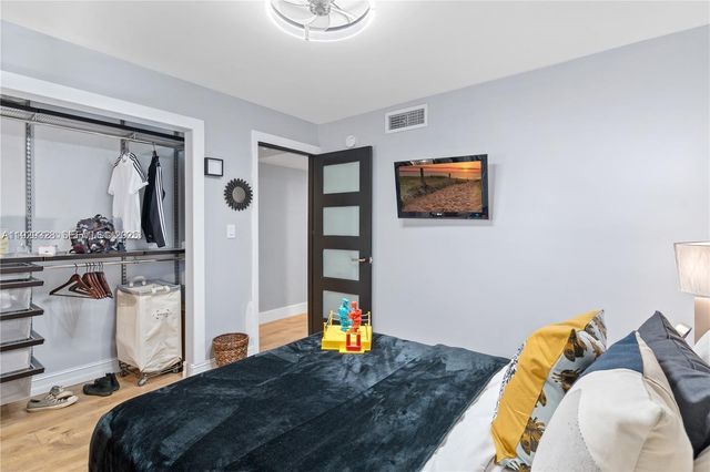 7173 Orange Dr 214B, Davie, FL 33314